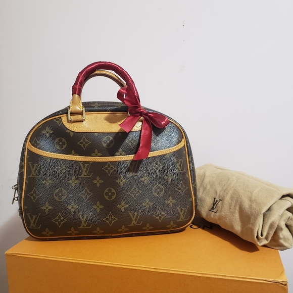 ❗SOLD❗ Authentic LV Trouville - Picture 1 of 15